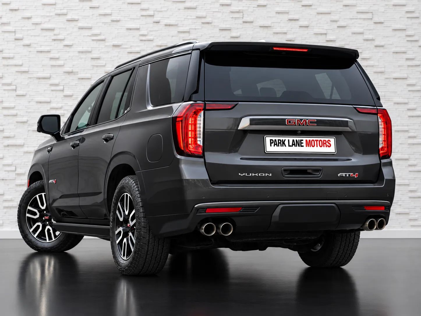 2023 GMC Yukon photo 2