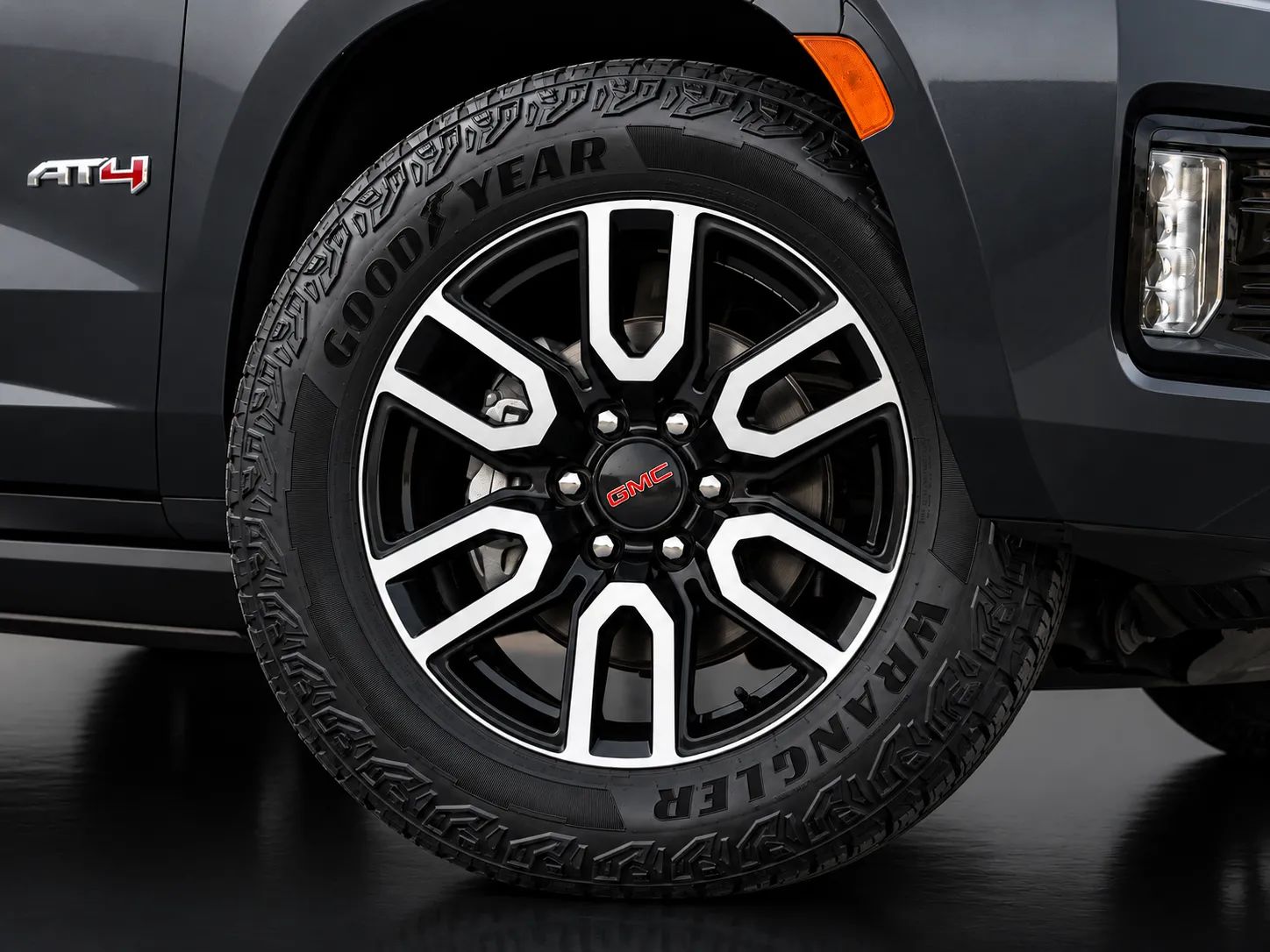 2023 GMC Yukon photo 5