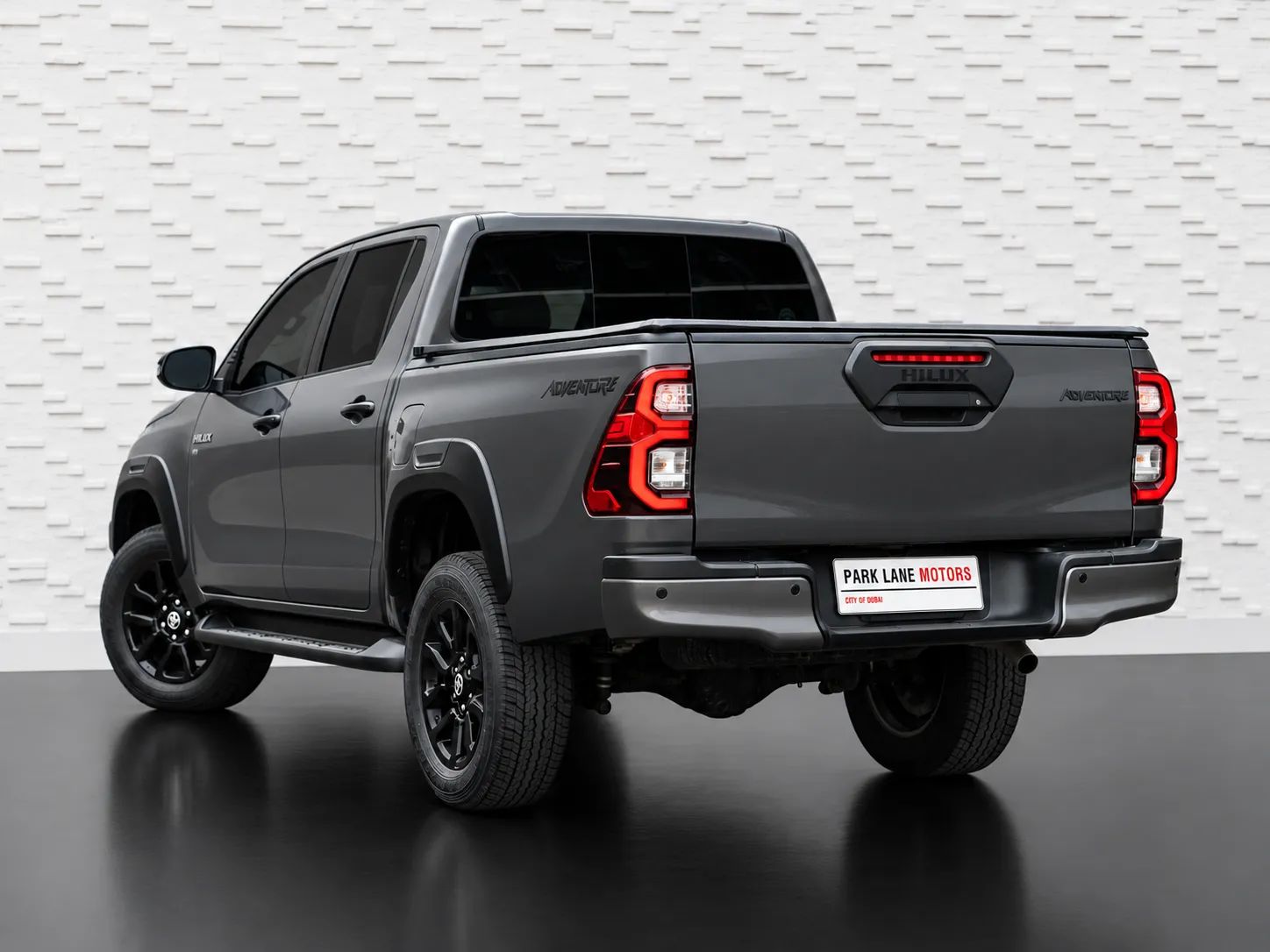 2023 Toyota Hilux photo 2