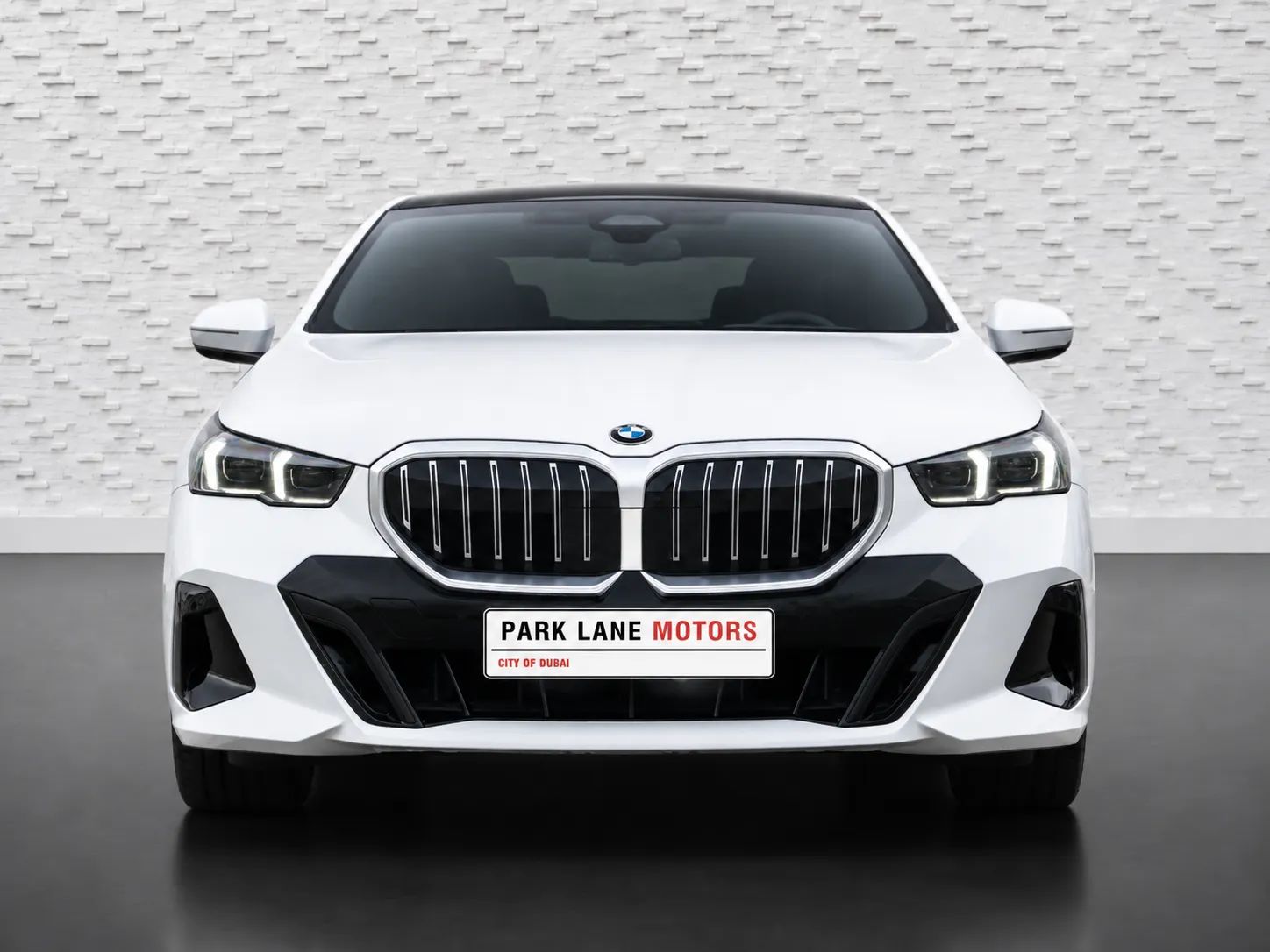2024 BMW 5 Series photo 2