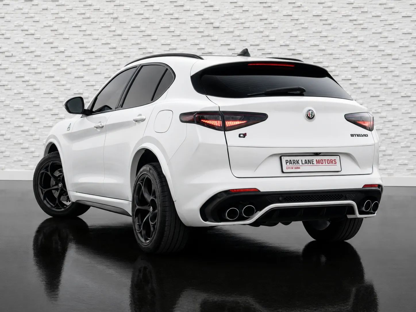 2020 Alfa Romeo Stelvio photo 3