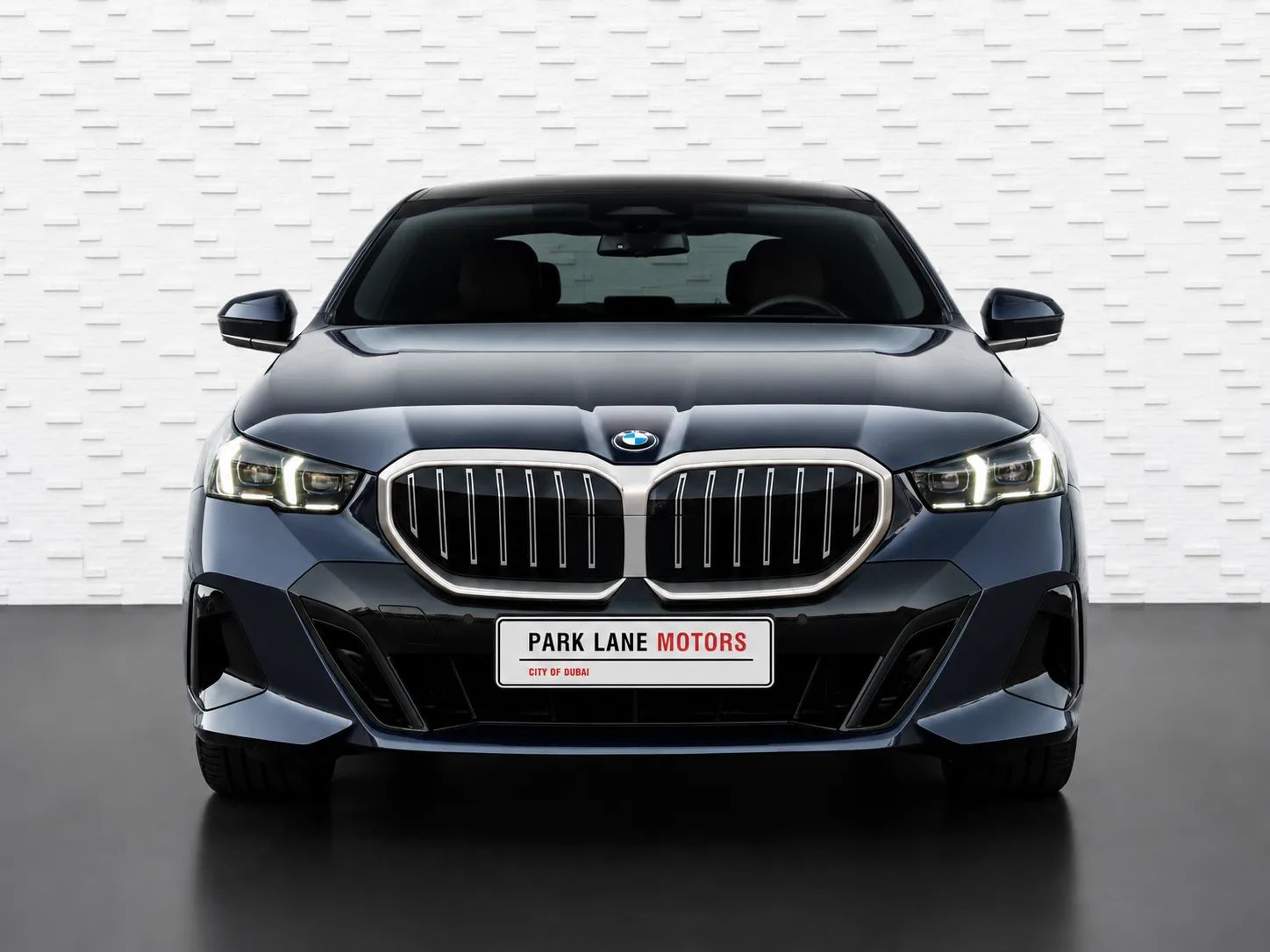2024 BMW 5 Series photo 2