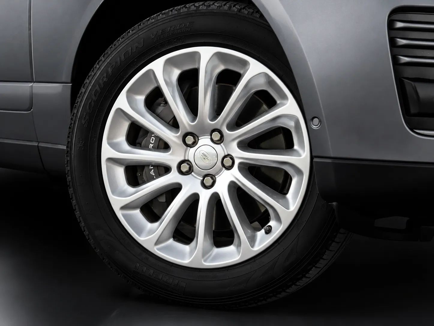 2019 Land Rover Range Rover HSE photo 5