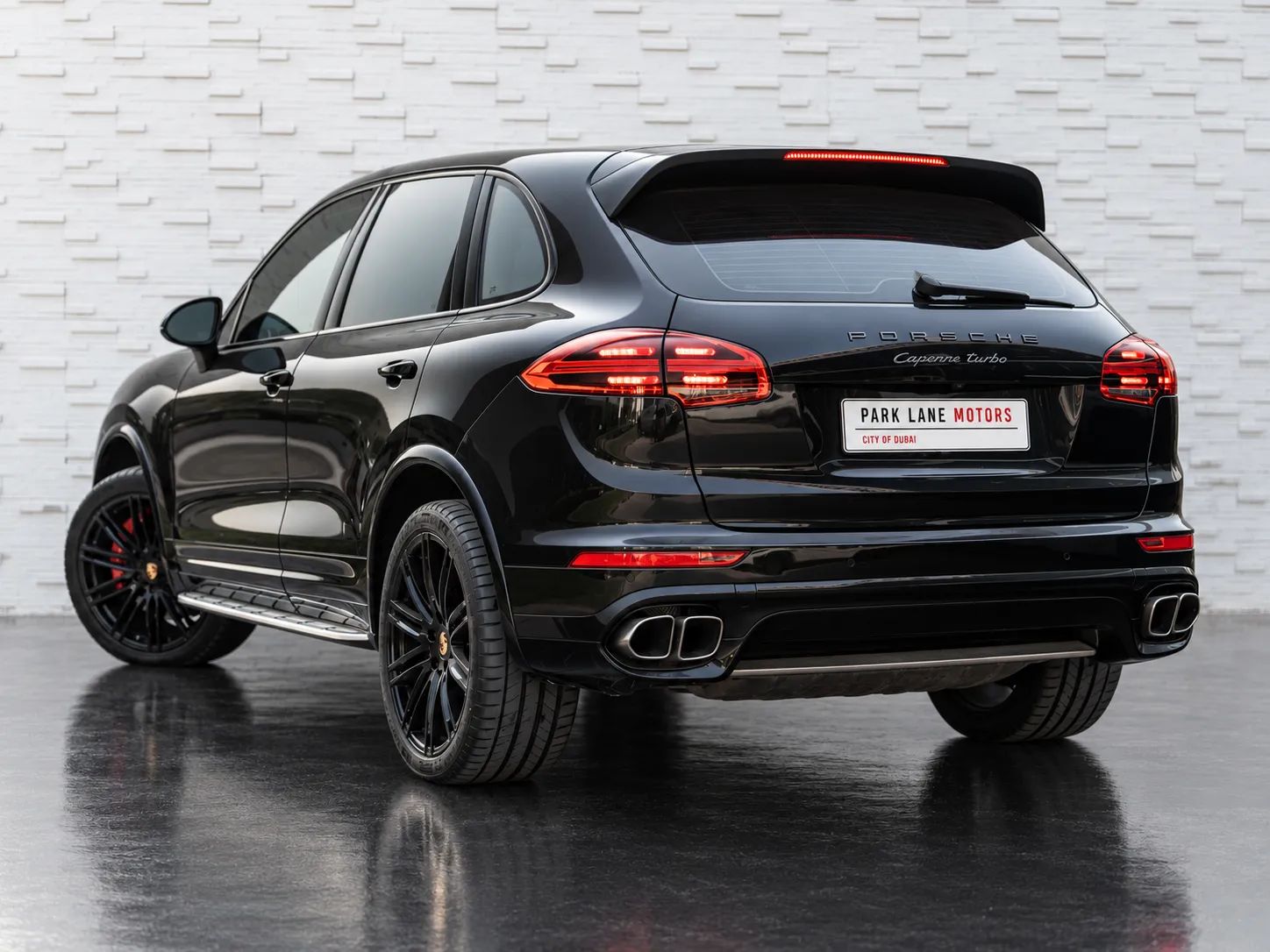 2015 Porsche Cayenne photo 2