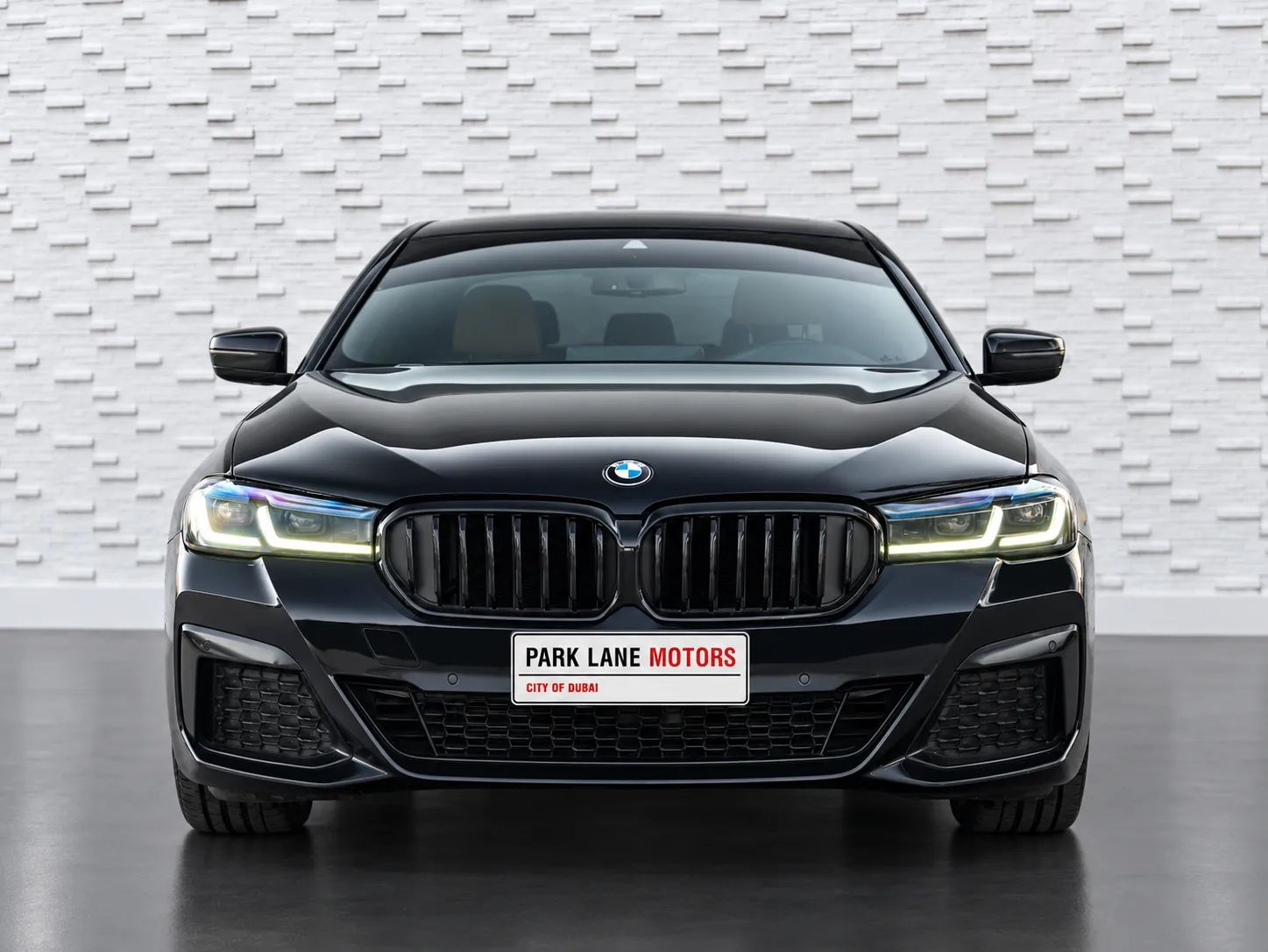 2022 BMW 5 Series photo 2