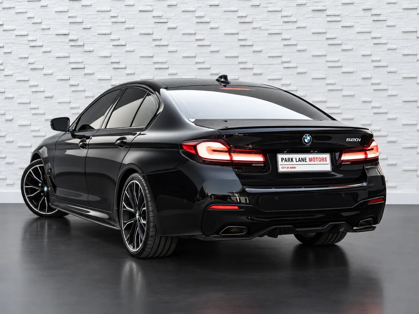 2022 BMW 5 Series photo 3