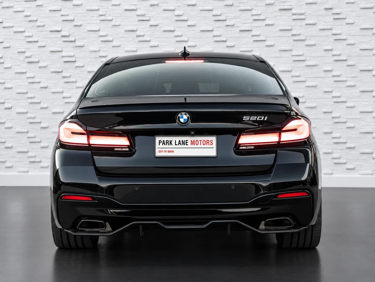 2022 BMW 5 Series photo 4