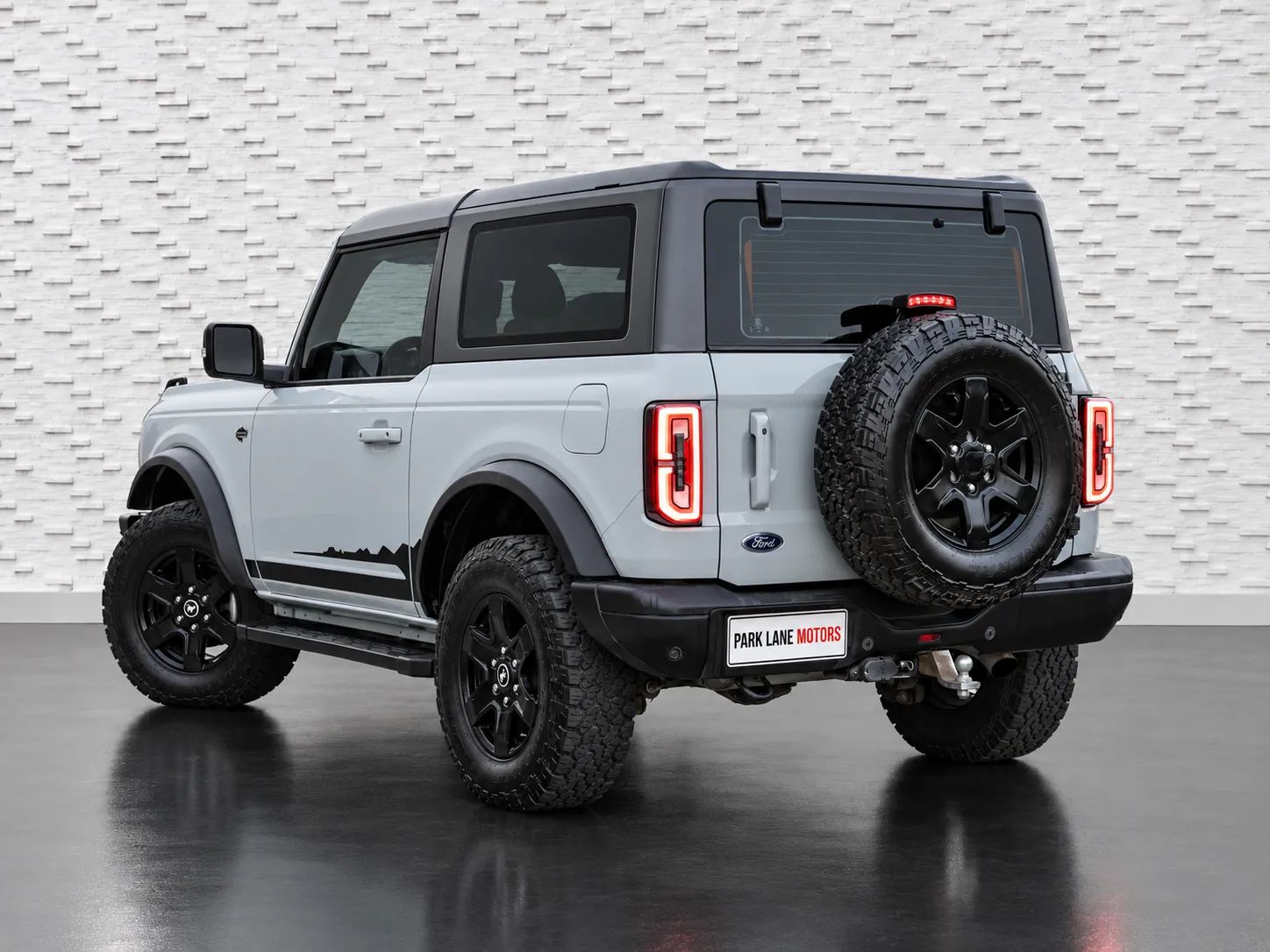 2021 Ford Bronco photo 2