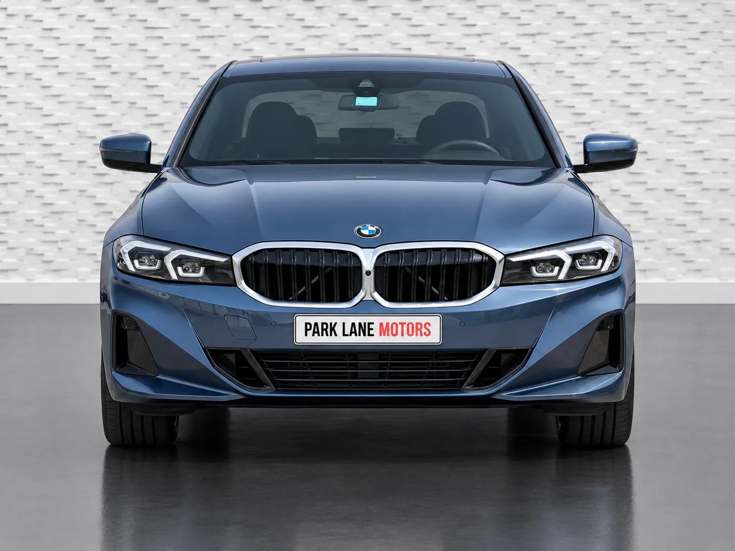 2025 BMW 3 Series photo 3