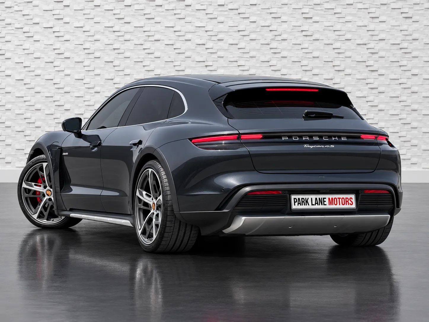 2024 Porsche Taycan photo 3