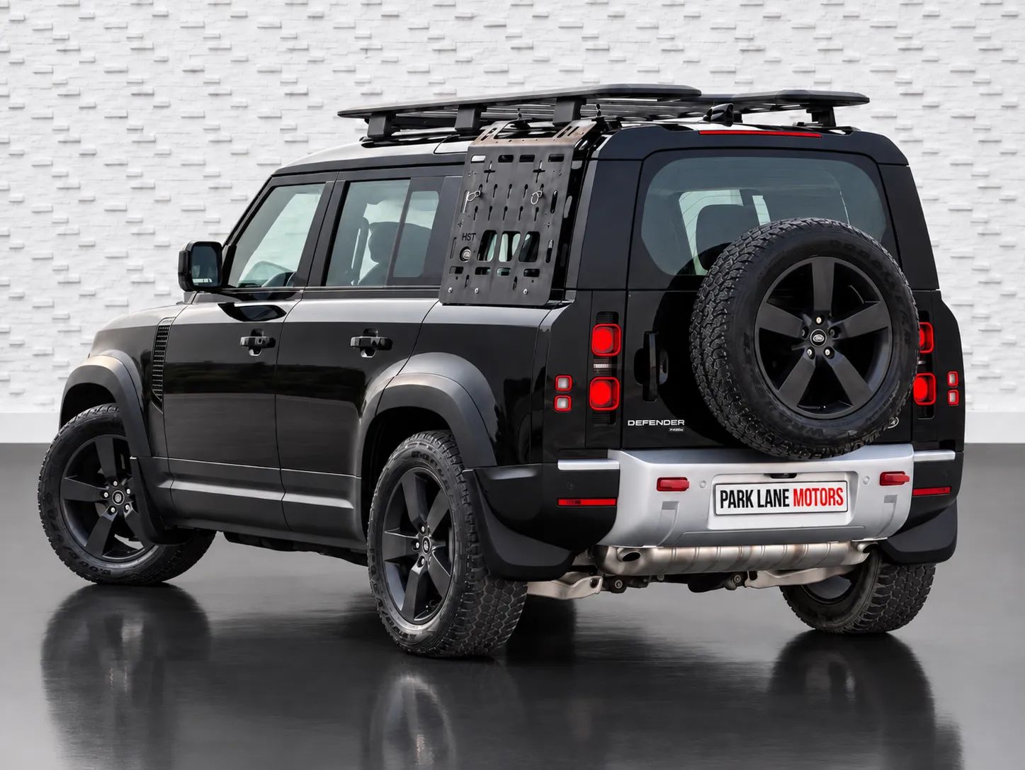 2022 Land Rover Defender photo 2