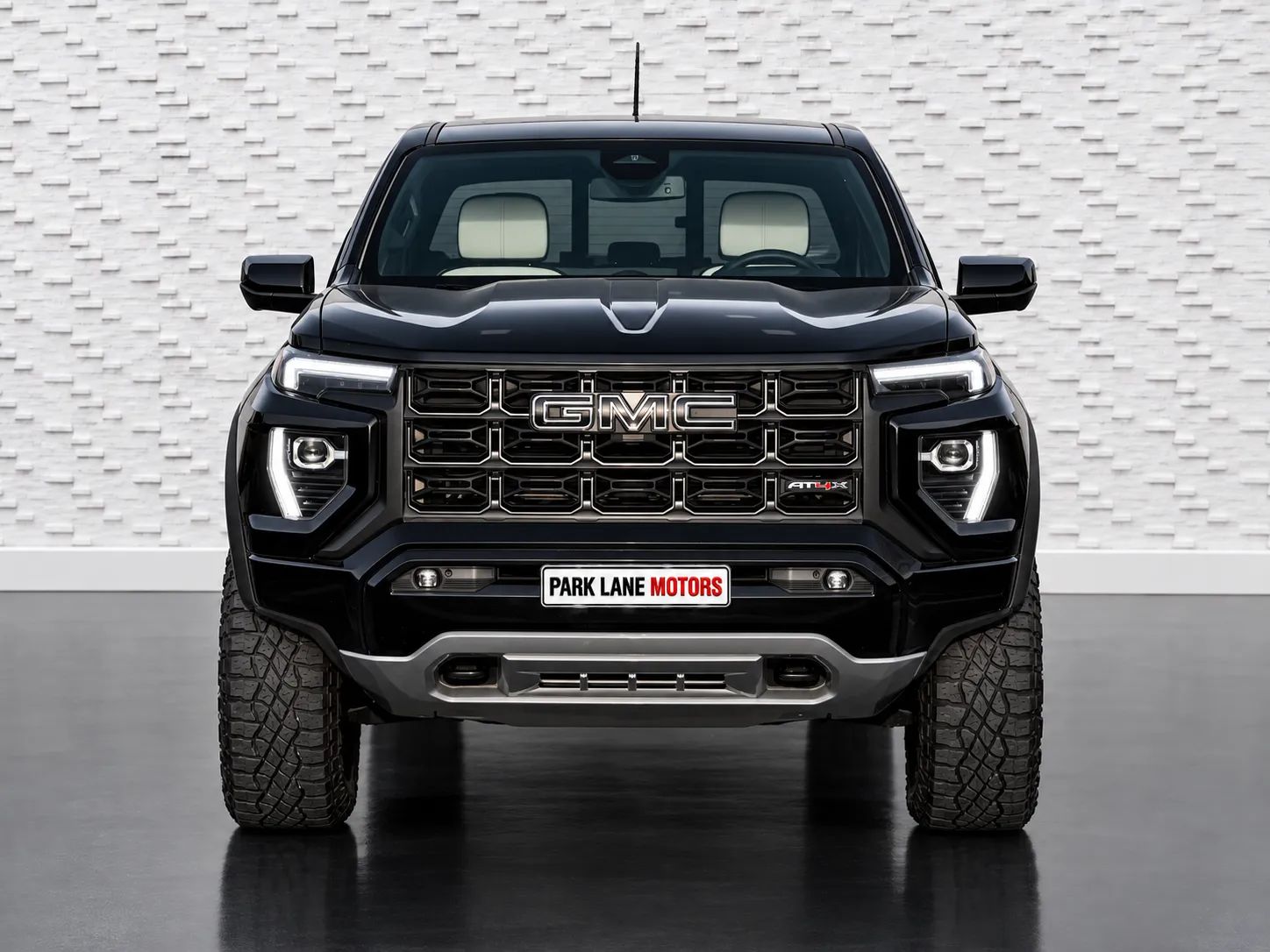 2024 GMC Canyon photo 2