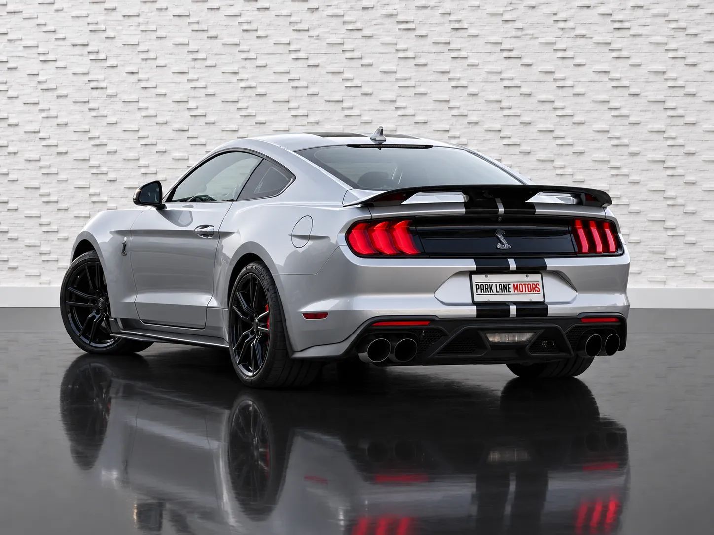 2020 Ford Mustang photo 3