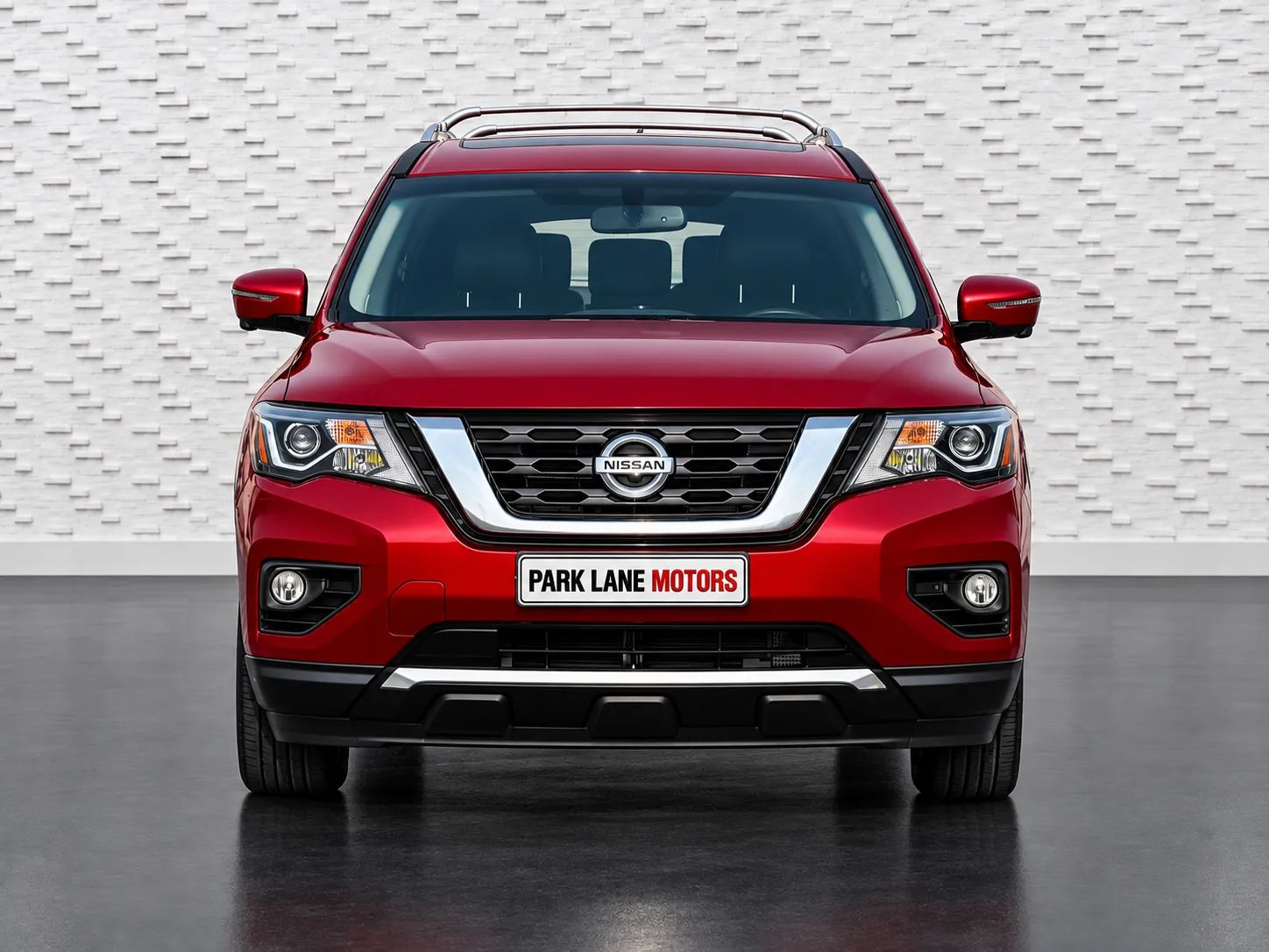 2018 Nissan Pathfinder photo 2