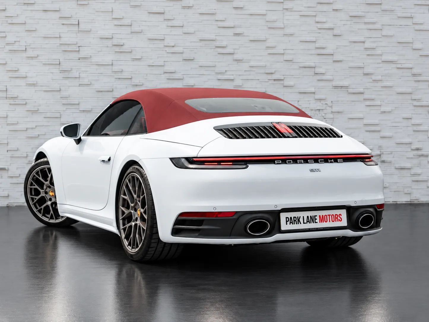 2021 Porsche 911 photo 2