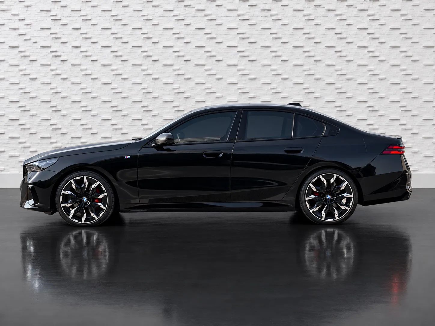 2025 BMW 5 Series photo 4