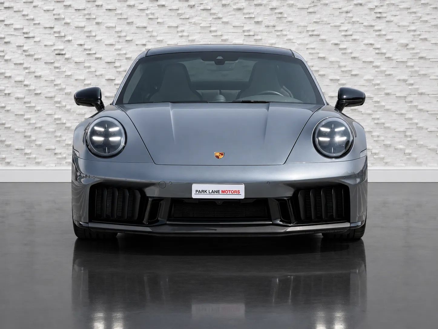 2025 Porsche 911 photo 2