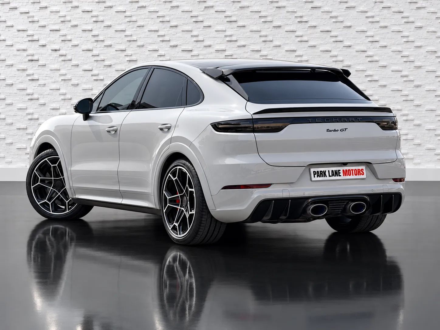 2022 Porsche Cayenne photo 2