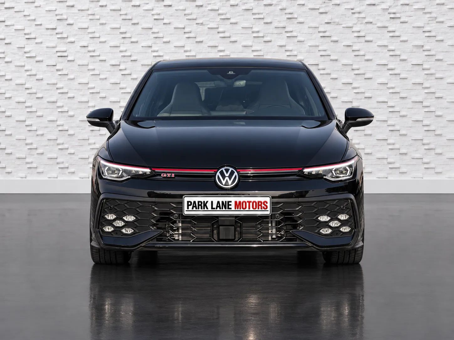 2025 Volkswagen Golf photo 2