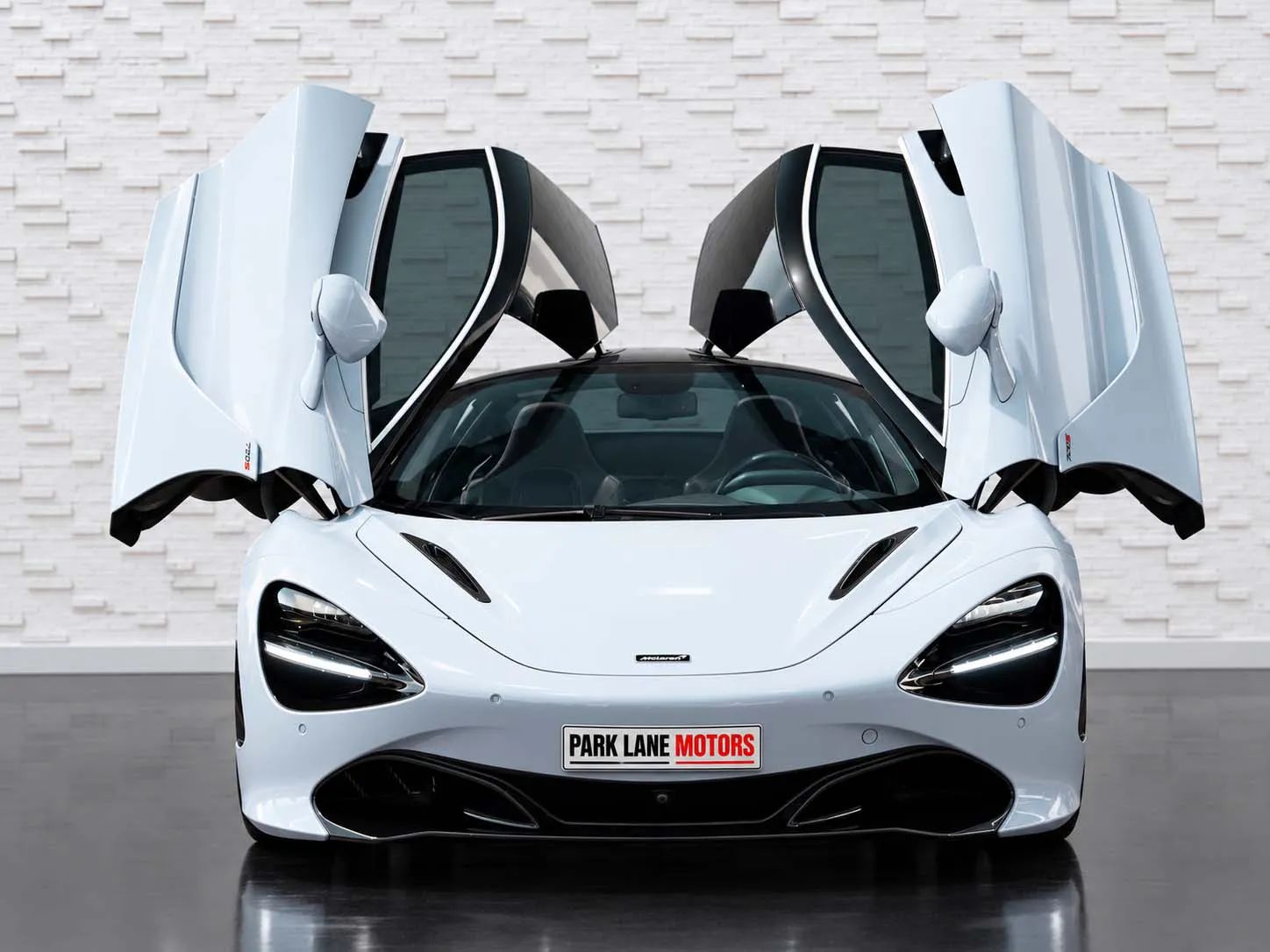 2022 McLaren 720S photo 2