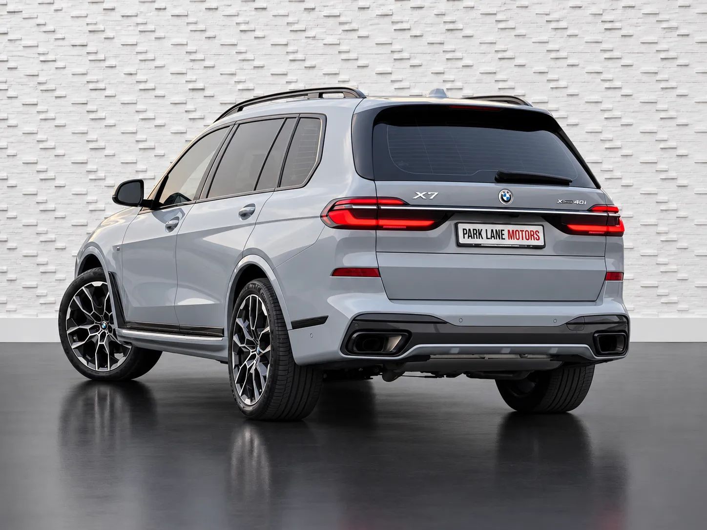2023 BMW X7 photo 2