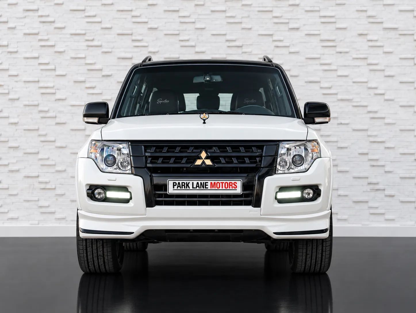 2020 Mitsubishi Pajero photo 2