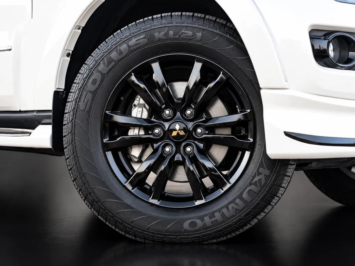2020 Mitsubishi Pajero photo 5