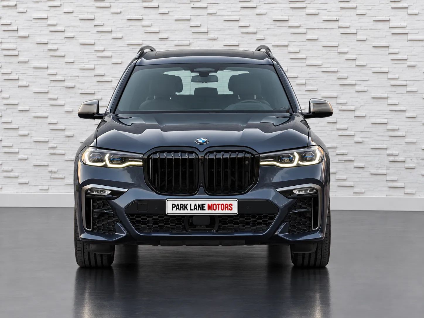 2020 BMW X7 photo 2