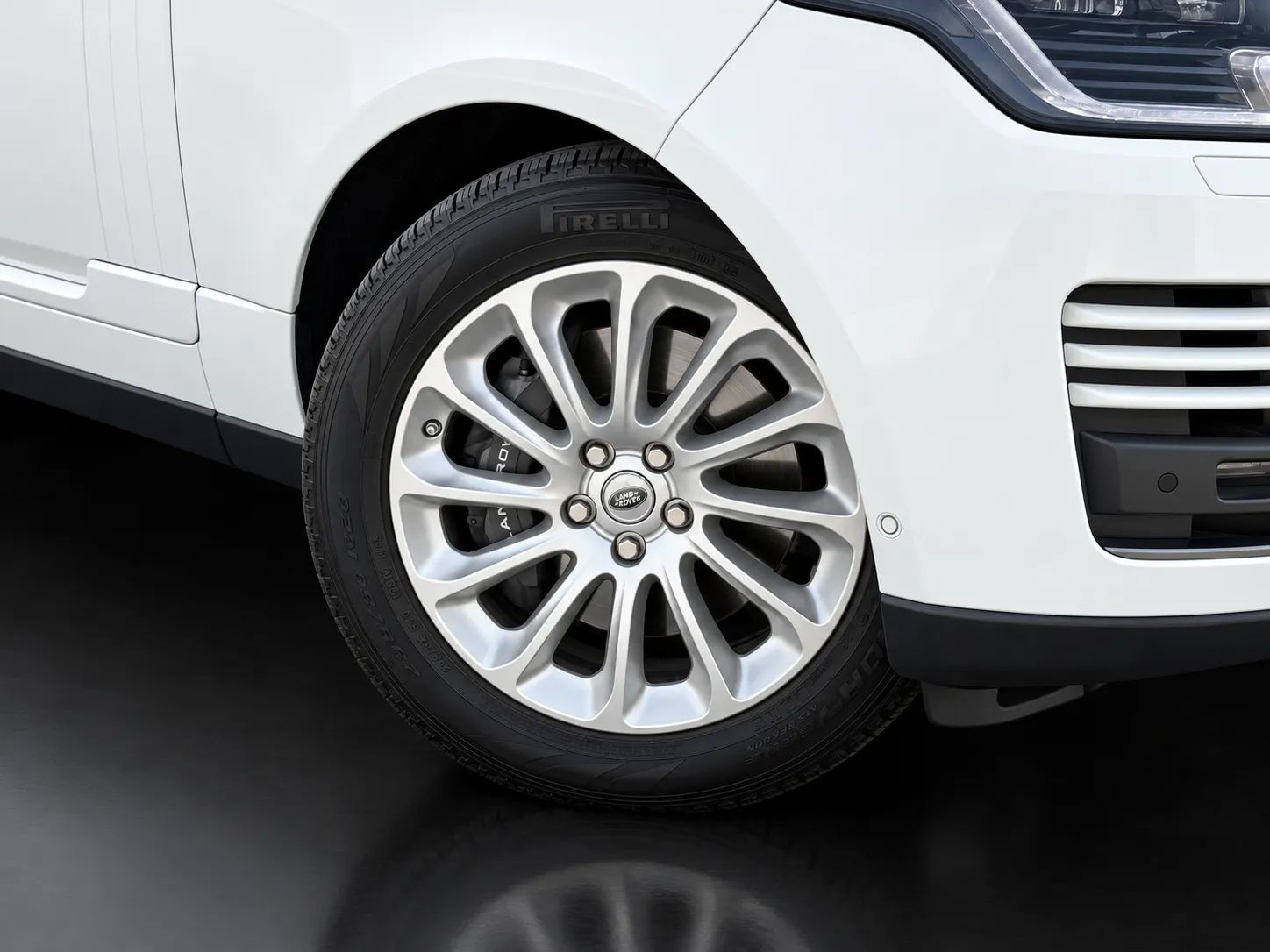 2018 Land Rover Range Rover HSE photo 5