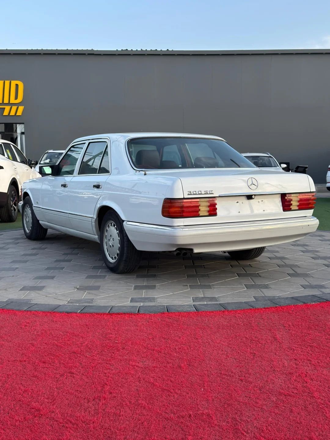 1988 Mercedes-Benz 300 SE photo 3