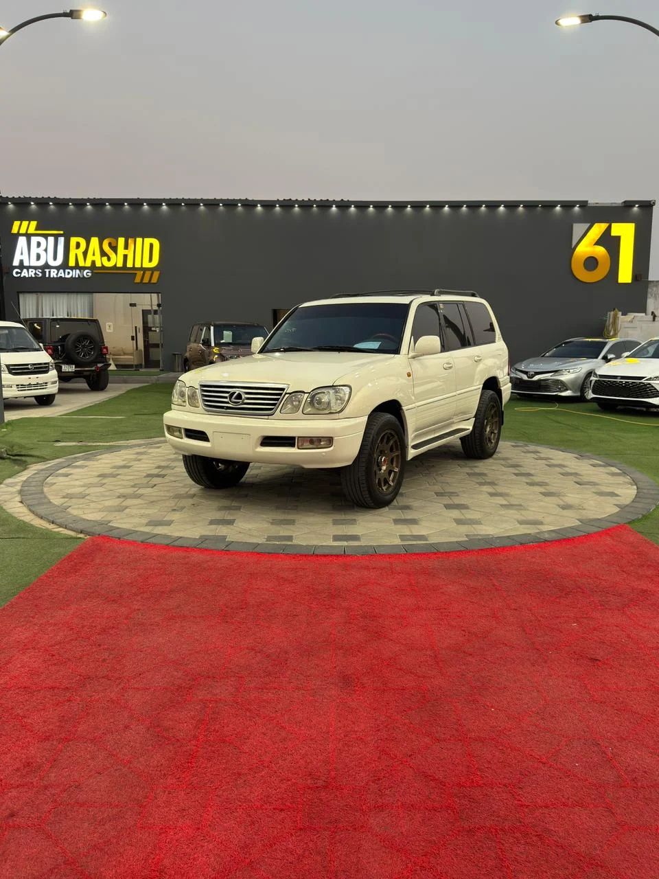 2000 Lexus LX photo 3