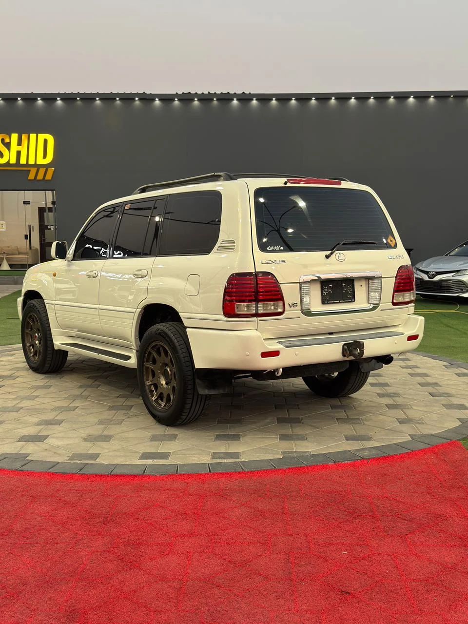 2000 Lexus LX photo 4