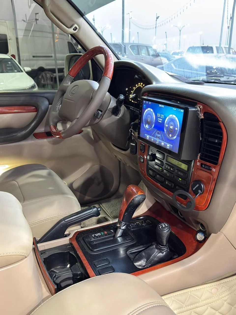 2000 Lexus LX photo 5