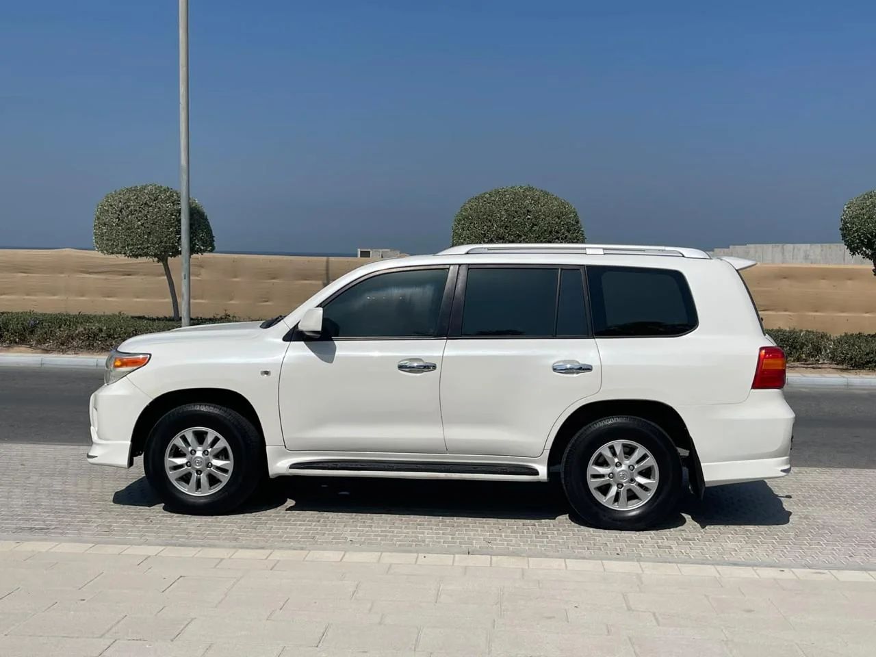 2008 Toyota Land Cruiser photo 3