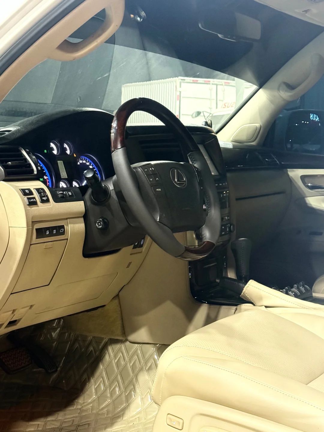 2009 Lexus LX photo 5
