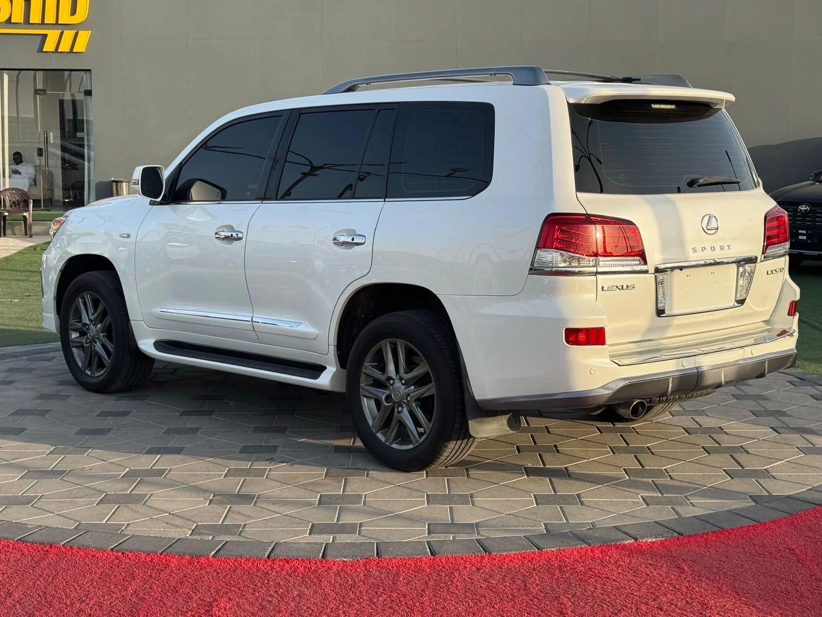 2010 Lexus LX photo 4