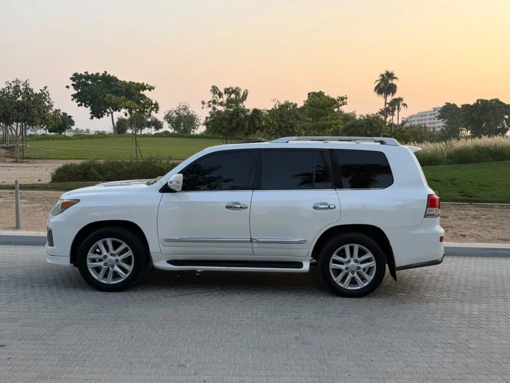 2010 Lexus LX photo 4