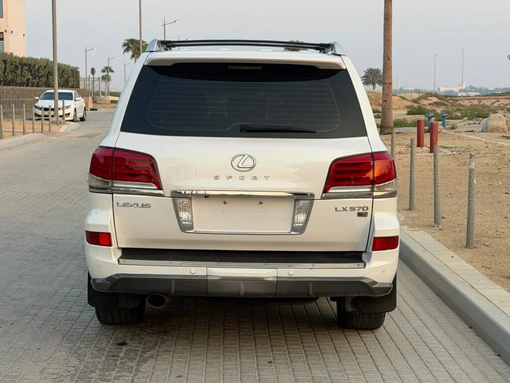2010 Lexus LX photo 5