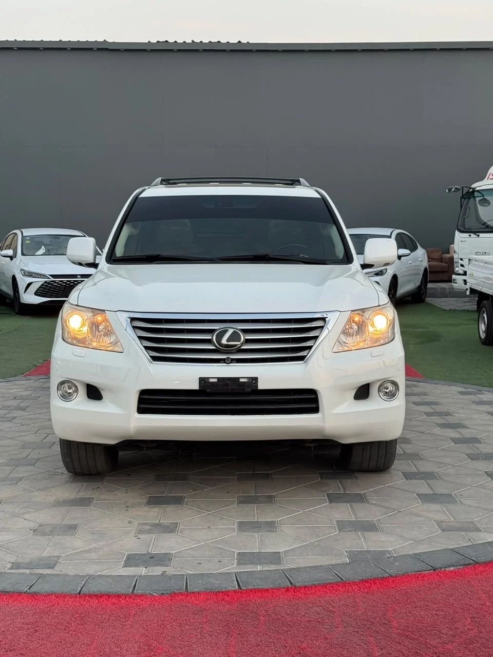 2010 Lexus LX photo 2