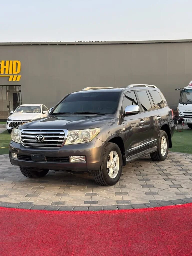 2011 Toyota Land Cruiser photo 3