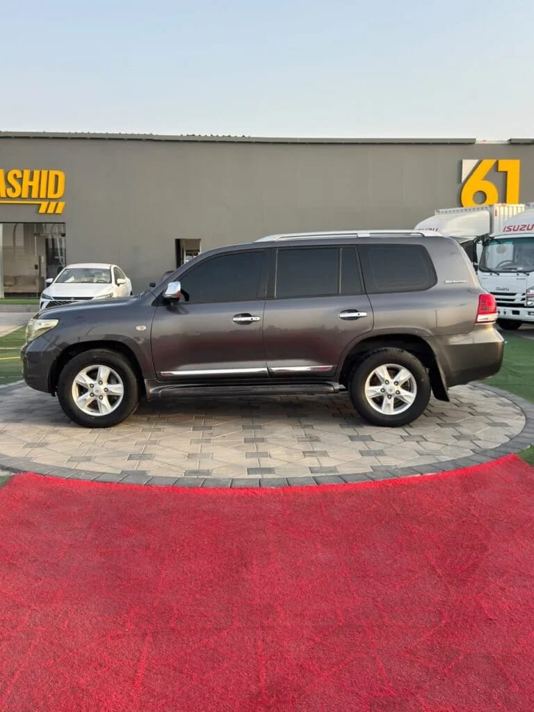 2011 Toyota Land Cruiser photo 4