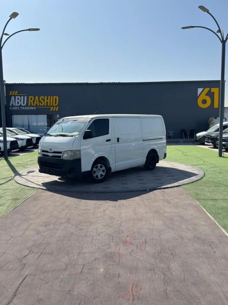 2012 Toyota Hiace photo 2