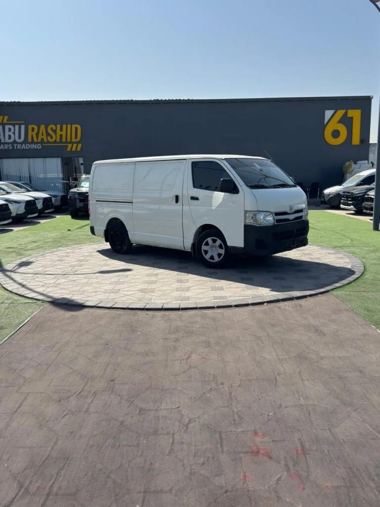 2012 Toyota Hiace photo 3