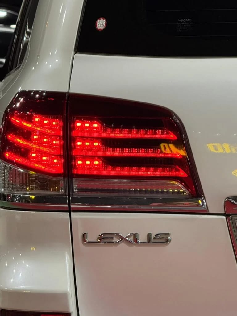 2013 Lexus LX photo 3
