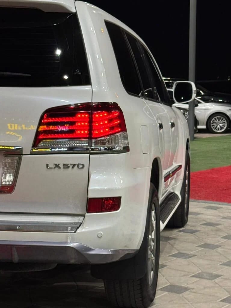 2013 Lexus LX photo 4