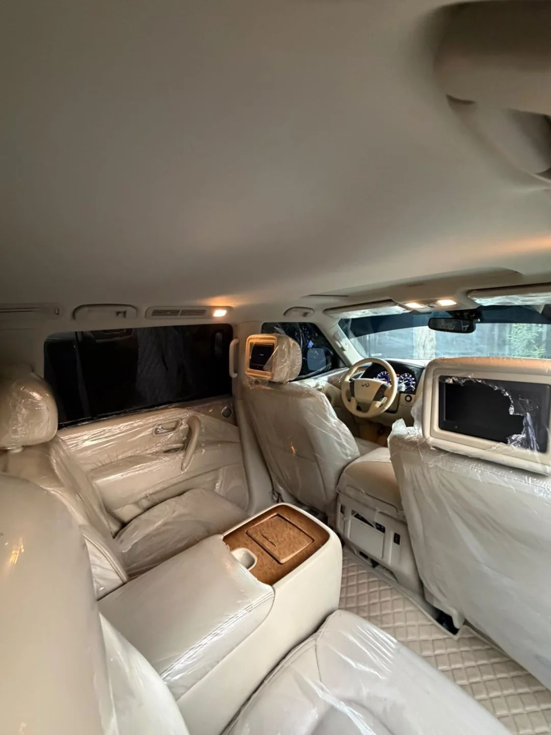 2014 Infiniti QX80 photo 5