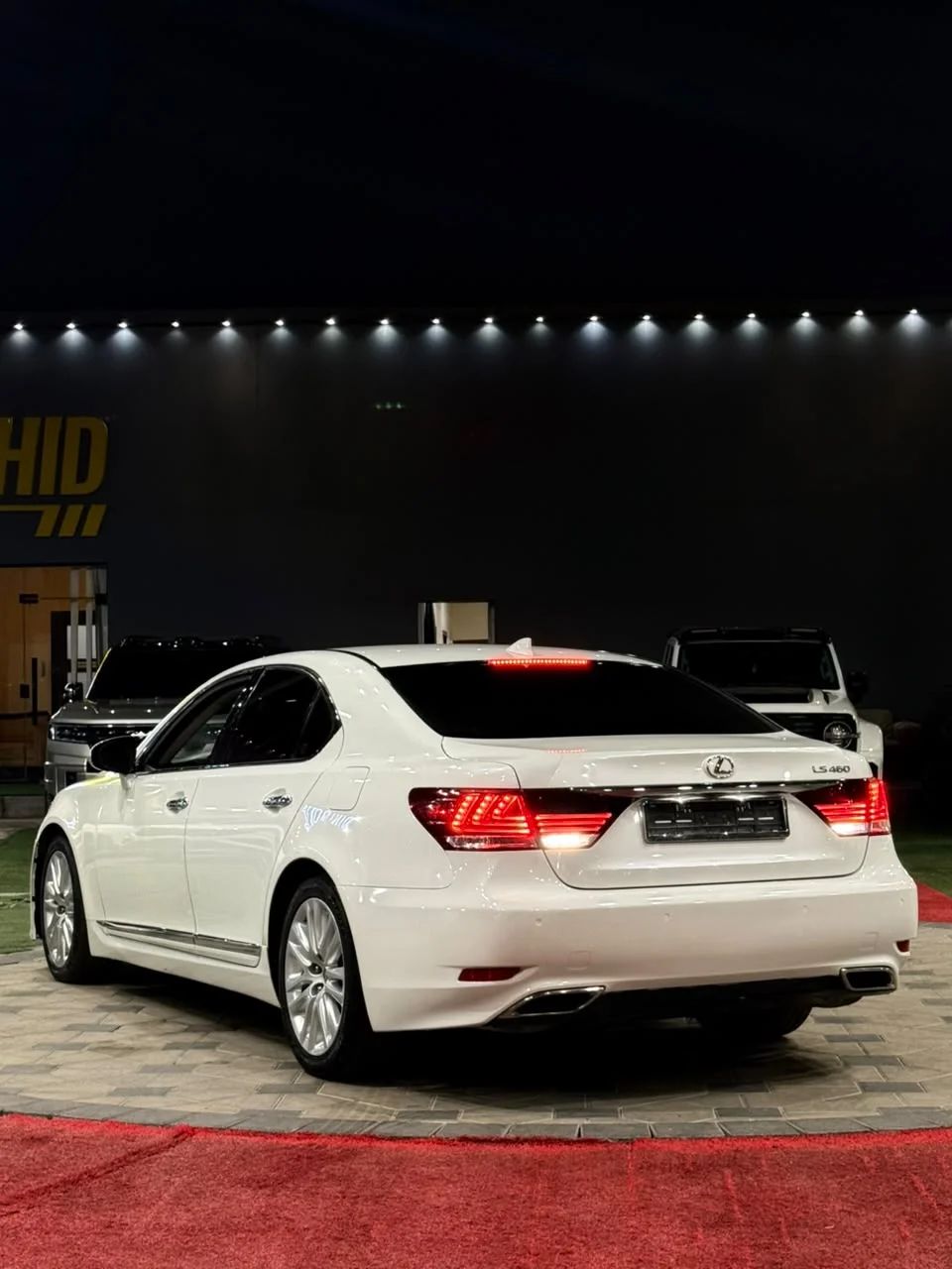 2014 Lexus LS photo 3