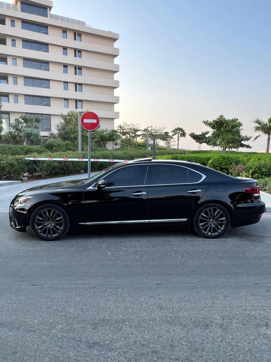 2014 Lexus LS photo 4