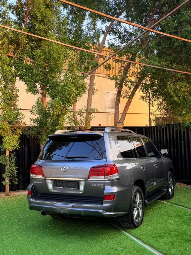 2014 Lexus LX photo 4