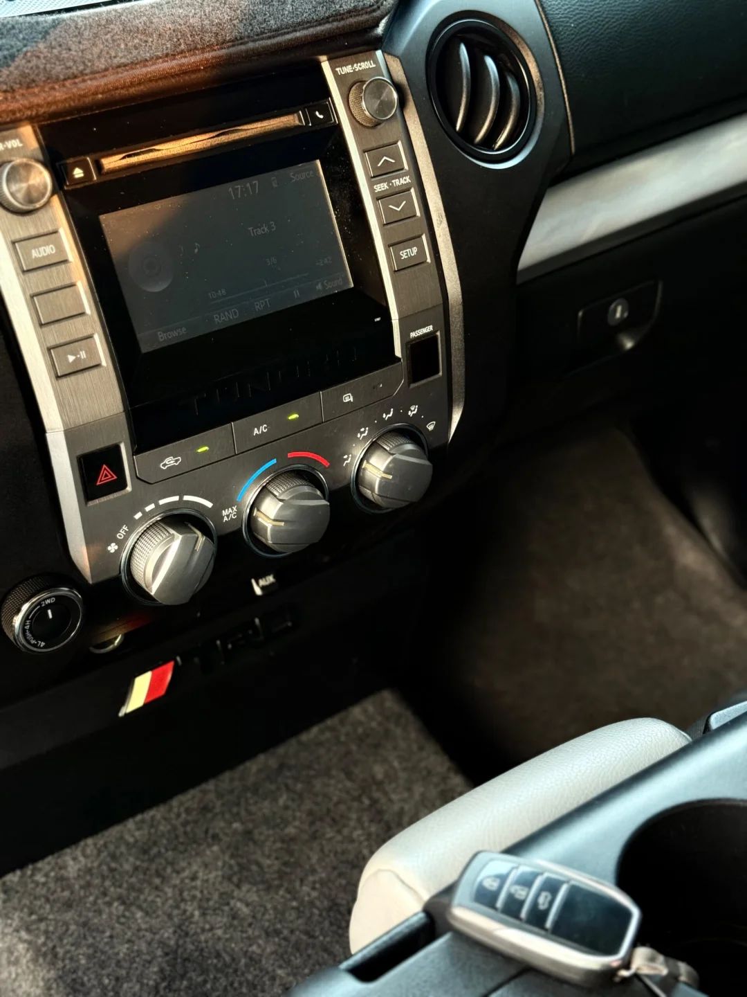 2014 Toyota Tundra photo 3